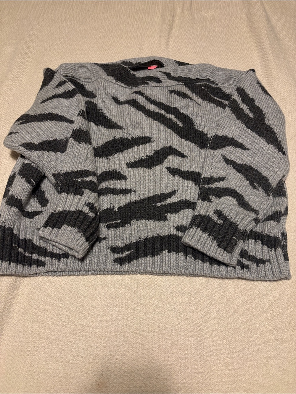 Philosophy by Lorenzo Serafini Gray and Black Patterned Crewneck Sweater